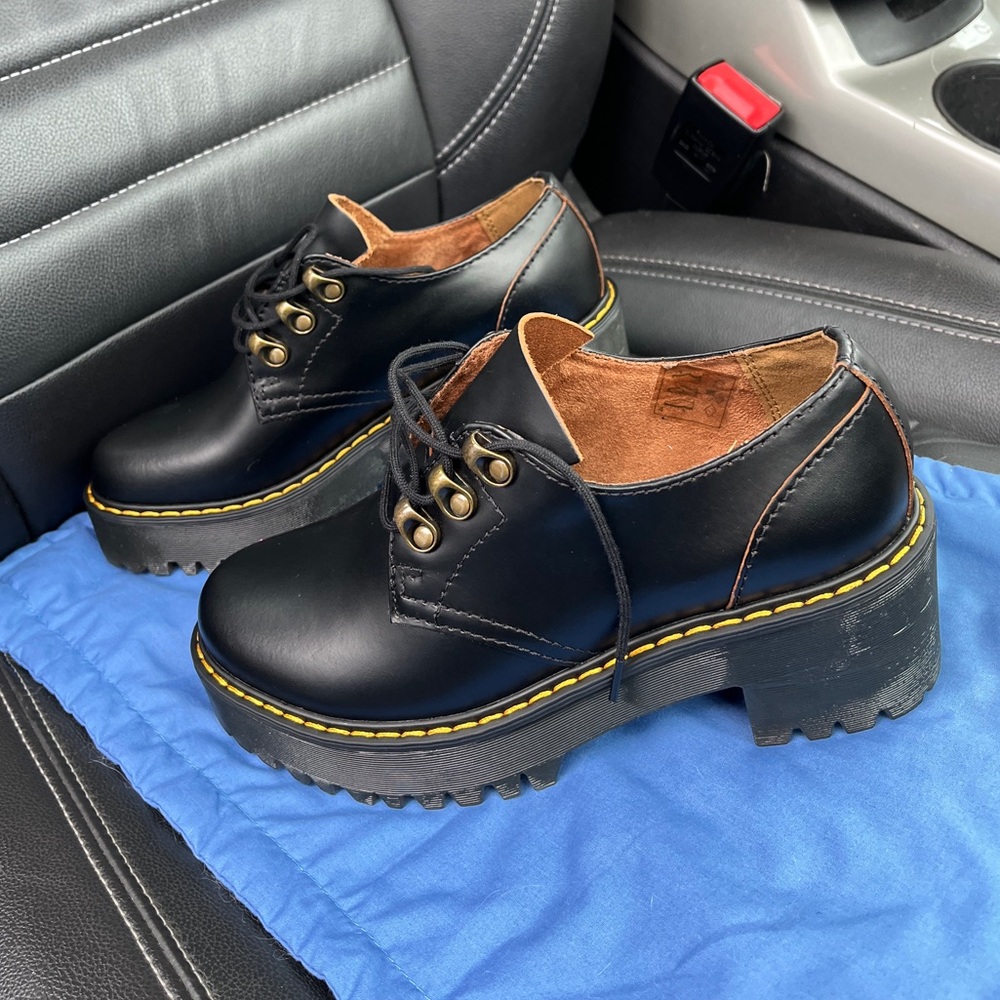 Leona Lo dr Martens